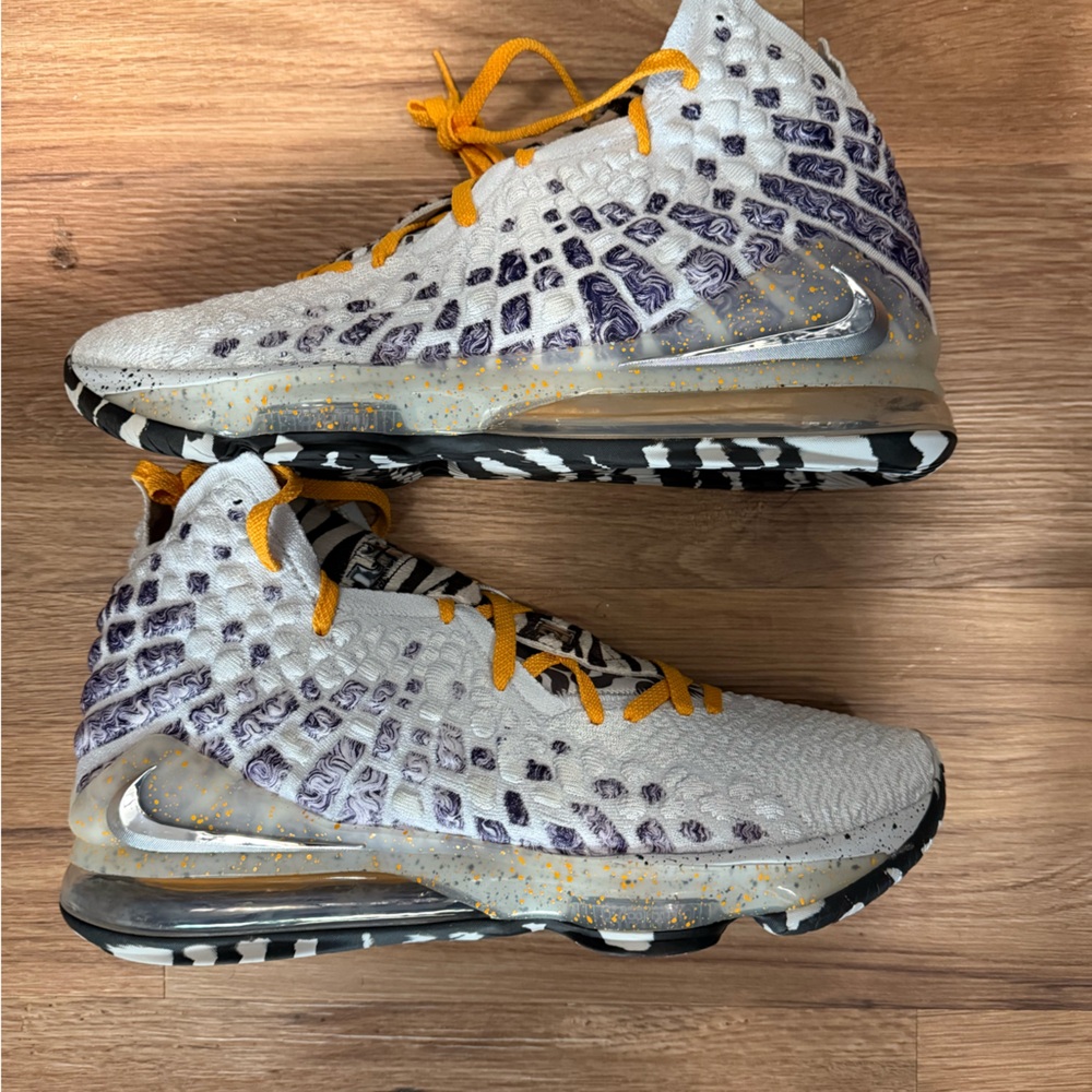Nike LeBron 17 bron 2k playoff gamer exclusive